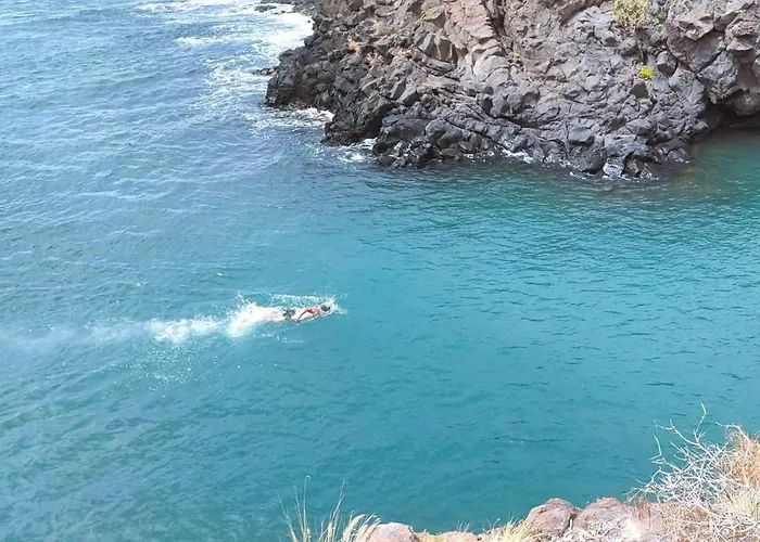 Ocean, Sun & Golf I Daire *